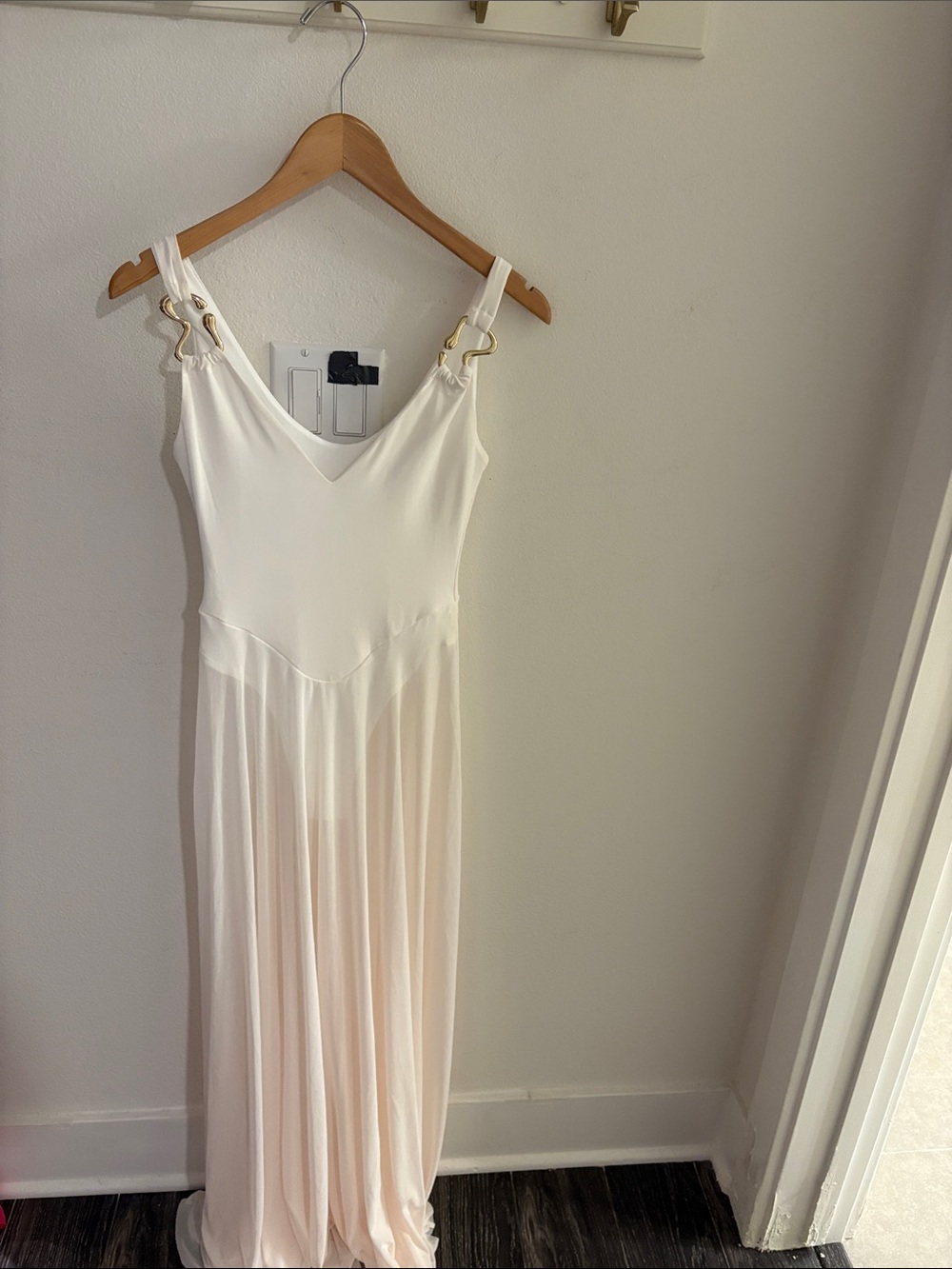 Elegant White V-Neck Maxi Dress with Gold Ring Straps